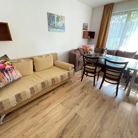 Beachside Garden Escape Apartment *